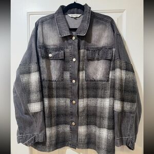 New Davi & Dani Gray and Black Plaid Denim Jacket